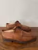 /bilder/schuh-dokumentation/derbies/braune-derbies-halber-norwegerstil/sub/braune-derbies-halber-norwegerstil-seite-parallel.avif