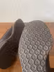 /bilder/schuh-dokumentation/derbies/burgunderrot-schwarze-derbies-ganze-gummisohlen/sub/burgunderrot-schwarze-derbies-ganze-gummisohlen-sohle.avif