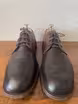 /bilder/schuh-dokumentation/derbies/burgunderrot-schwarze-derbies-ganze-gummisohlen/sub/burgunderrot-schwarze-derbies-ganze-gummisohlen-vorne.avif