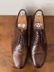 /bilder/schuh-dokumentation/derbies/dunkelbraune-derbies-leichte-patina/sub/dunkelbraune-derbies-leichte-patina-oben.avif