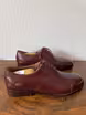 /bilder/schuh-dokumentation/derbies/rotbraune-derbies-holzgenagelt-vorderkappe-hinterkappe/sub/rotbraune-derbies-seite-parallel.avif