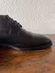 /bilder/schuh-dokumentation/derbies/schwarze-blanke-derbies-besonderer-schuhspitze/sub/schwarze-blanke-derbies-besondere-schuhspitze-detail-seite.avif