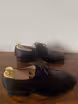 /bilder/schuh-dokumentation/derbies/schwarze-derbies-mit-duenner-sohle/sub/schwarze-derbies-mit-duenner-sohle-seitlich-parallel.avif