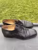 /bilder/schuh-dokumentation/derbies/schwarze-derbies-mit-vorderkappe/sub/schwarze-derbies-mit-vorderkappe-seite-parallel-rechtsgerichtet.avif