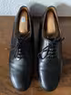 /bilder/schuh-dokumentation/derbies/schwarze-puristische-derbies-mit-gummisohle/sub/schwarze-puristische-derbies-oben.avif