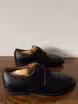 /bilder/schuh-dokumentation/derbies/schwarze-puristische-derbies-mit-gummisohle/sub/schwarze-puristische-derbies-seite-parallel.avif