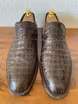/bilder/schuh-dokumentation/loafer/sonstige-loafer/loafers-kroko-muster-dunkelbraun/sub/loafers-kroko-muster-dunkelbraun-schraeg-oben.avif