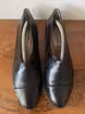/bilder/schuh-dokumentation/loafer/sonstige-loafer/schwarze-loafers-mit-gummiband/sub/schwarze-loafers-mit-gummiband-oben.avif