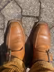 /bilder/schuh-dokumentation/moenchsriemen/single-monk-hellbraun-breite-schnalle-kontrastnaehte/sub/single-monk-hellbraun-breite-schnalle-kontrastnaehte-vorne-mit-hose.avif