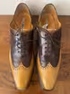 /bilder/schuh-dokumentation/oxfords/gelb-dunkelbraune-oxfords-kunstvolle-naht/sub/gelb-dunkelbraune-oxfords-kunstvolle-naht-oben.avif