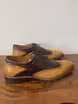 /bilder/schuh-dokumentation/oxfords/gelb-dunkelbraune-oxfords-kunstvolle-naht/sub/gelb-dunkelbraune-oxfords-kunstvolle-naht-seite-parallel.avif