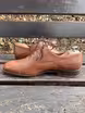 /bilder/schuh-dokumentation/oxfords/hellbraune-oxfords-mit-vorderkappe/sub/hellbraune-oxfords-mit-vorderkappe-seite-entgegengesetzt.avif