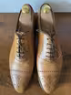 /bilder/schuh-dokumentation/oxfords/hellbraune-wholecut-oxfords-dezentes-broguing/sub/hellbraune-wholecut-oxfords-dezentes-broguing-oben.avif