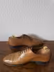 /bilder/schuh-dokumentation/oxfords/hellbraune-wholecut-oxfords-dezentes-broguing/sub/hellbraune-wholecut-oxfords-dezentes-broguing-seite-entgegengesetzt.avif