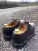 /bilder/schuh-dokumentation/oxfords/schwarze-lockere-oxfords-mit-kontrastnaehten/sub/schwarze-lockere-oxfords-mit-kontrastnaehten-schraeg-hinten.avif