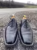 /bilder/schuh-dokumentation/oxfords/schwarze-lockere-oxfords-mit-kontrastnaehten/sub/schwarze-lockere-oxfords-mit-kontrastnaehten-vorne.avif