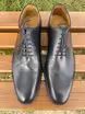 /bilder/schuh-dokumentation/oxfords/wholecut-oxfords-aus-schwarzem-glattleder/sub/wholecut-oxfords-aus-schwarzem-glattleder-oben.avif
