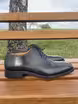 /bilder/schuh-dokumentation/oxfords/wholecut-oxfords-aus-schwarzem-glattleder/sub/wholecut-oxfords-aus-schwarzem-glattleder-seite-parallel.avif