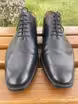 /bilder/schuh-dokumentation/oxfords/wholecut-oxfords-aus-schwarzem-glattleder/sub/wholecut-oxfords-aus-schwarzem-glattleder-vorne.avif