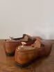/bilder/schuh-dokumentation/patina/puristische-braune-patina-loafers/sub/puristische-braune-patina-loafers-schraeg-hinten.avif