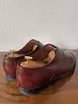 /bilder/schuh-dokumentation/patina/rote-patina-derbies/sub/rote-patina-derbies-schraeg-hinten.avif