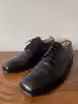 /bilder/schuh-dokumentation/schuhformen/franzoesische-schuhspitze/schwarze-derbies-drinnen-schuhform/sub/franzoesische-schuhspitze-schraeg-vorne.avif