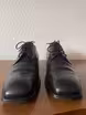 /bilder/schuh-dokumentation/schuhformen/franzoesische-schuhspitze/schwarze-derbies-drinnen-schuhform/sub/franzoesische-schuhspitze-vorne.avif