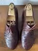 /bilder/schuh-dokumentation/spitzderbies/dunkelrote-straussenleder-spitzderbies/sub/dunkelrote-straussenleder-spitzderbies-oben.avif