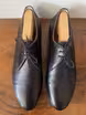 /bilder/schuh-dokumentation/spitzderbies/schlichte-schwarze-derbies-duenne-gemischte-sohlen/sub/schlichte-schwarze-derbies-duenne-gemischte-sohlen-oben.avif