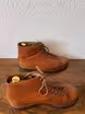 /bilder/schuh-dokumentation/stiefel/cognac-farbene-monkey-boots-zwiegenaeht/sub/cognac-farbene-monkey-boots-schraeg-seite-parallel.avif