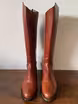 /bilder/schuh-dokumentation/stiefel/cognac-farbene-reitstiefel/sub/cognac-farbene-reitstiefel-vorne.avif