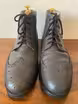/bilder/schuh-dokumentation/stiefel/graue-full-brogue-stiefel/sub/graue-full-brogue-stiefel-vorne.avif