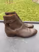 /bilder/schuh-dokumentation/stiefel/schlichte-dunkelbraune-jodphur-boots/sub/schlichte-dunkelbraune-jodphur-boots-seite-parallel.avif