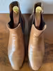 /bilder/schuh-dokumentation/stiefeletten/chelsea-boots/chelsea-boots-hellbraun/sub/chelsea-boots-hellbraun-oben.avif