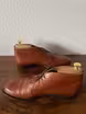/bilder/schuh-dokumentation/stiefeletten/chukka-boots/cognac-farbene-chukka-boots/sub/cognac-farbene-chukka-boots-seite-entgegengesetzt.avif