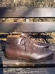 /bilder/schuh-dokumentation/stiefeletten/chukka-boots/dunkelbraune-chukka-boots-aus-glattleder/sub/dunkelbraune-chukka-boots-aus-glattleder-seite-parallel.avif