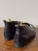 /bilder/schuh-dokumentation/stiefeletten/chukka-boots/schwarze-chukka-boots-norweger/sub/schwarze-chukka-boots-norweger-schraeg-hinten.avif