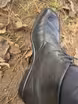 /bilder/schuh-dokumentation/stiefeletten/chukka-boots/schwarze-elegante-chukka-boots-mit-blatt-dekoration/schwarze-stiefeletten-mit-eleganter-form/sub/schwarze-stiefeletten-mit-eleganter-form-seite-schraeg-innen.avif