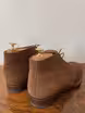 /bilder/schuh-dokumentation/velours/braune-chukka-boots-velours/sub/braune-chukka-boots-velours-schraeg-hinten.avif