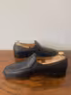 /bilder/schuh-dokumentation/wildleder/schwarze-loafers-pekarileder/sub/schwarze-loafers-pekarileder-seite-entgegengesetzt.avif