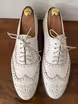 /bilder/schuh-dokumentation/wildleder/weisse-hirschleder-full-brogue-oxfords/sub/weisse-hirschleder-full-brogue-oxfords-oben.avif